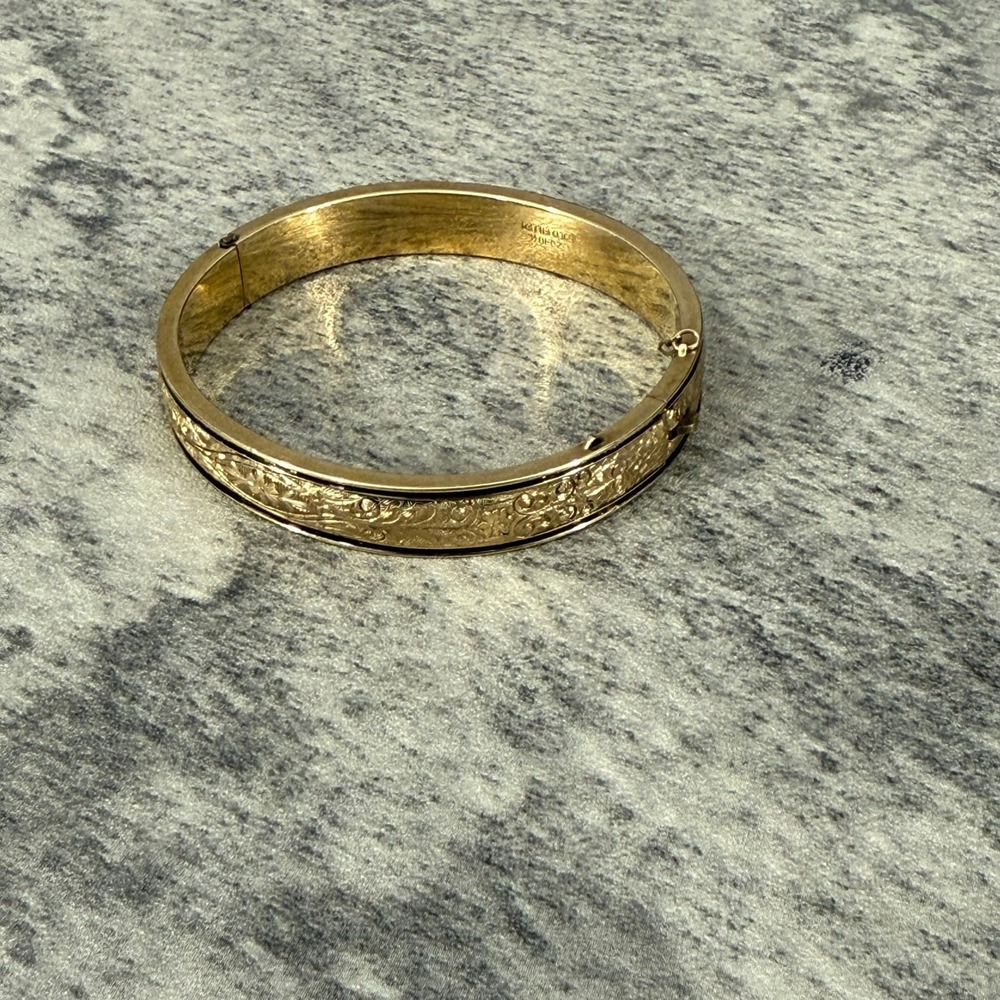 Vintage T&D 1/20 10K Gold Filled Etched Floral Hinged Bangle Bracelet